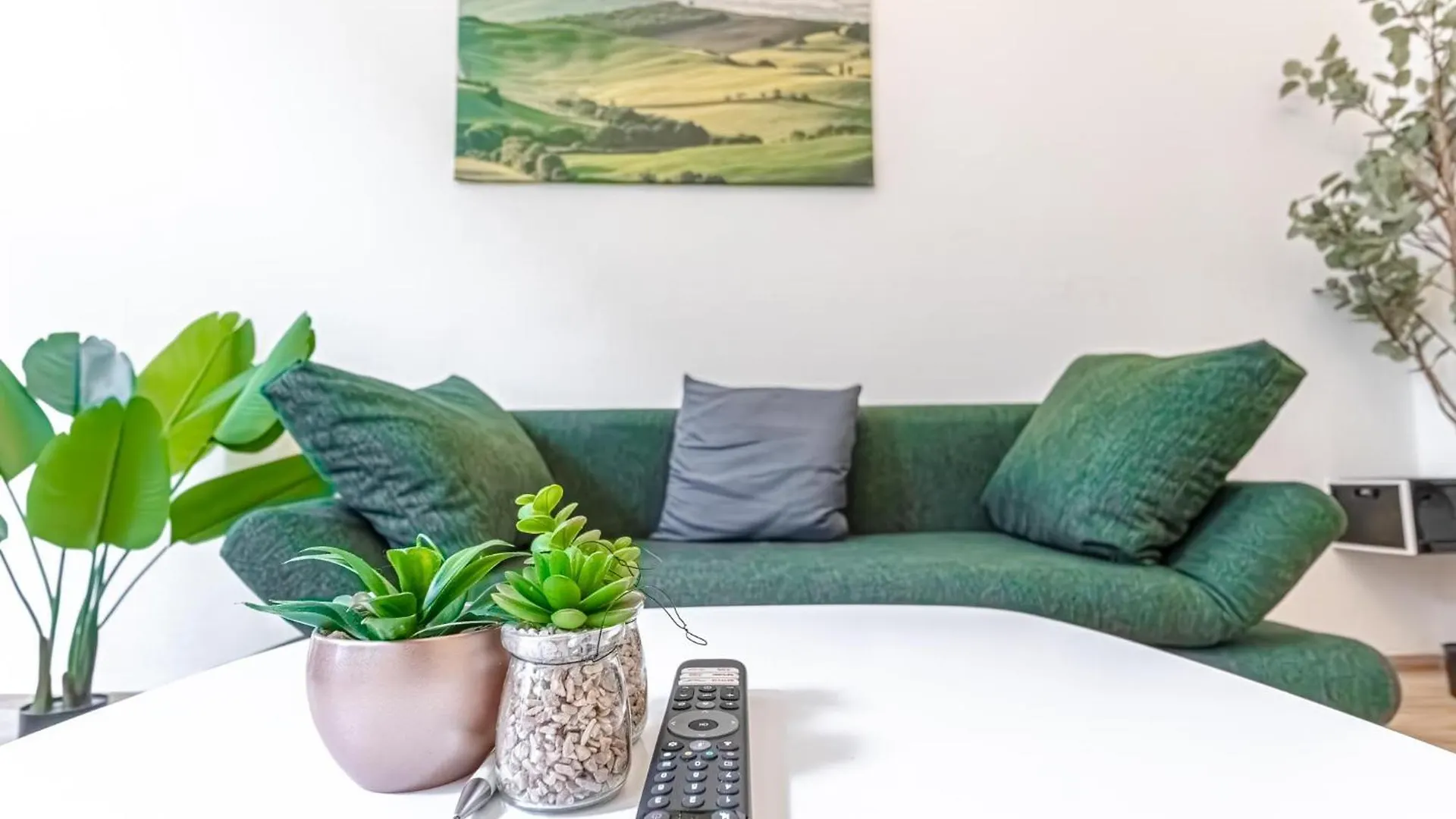 18 Min To City Center Via U3 - Lovely 1Br Ground Floor Gem Vienna Apartment