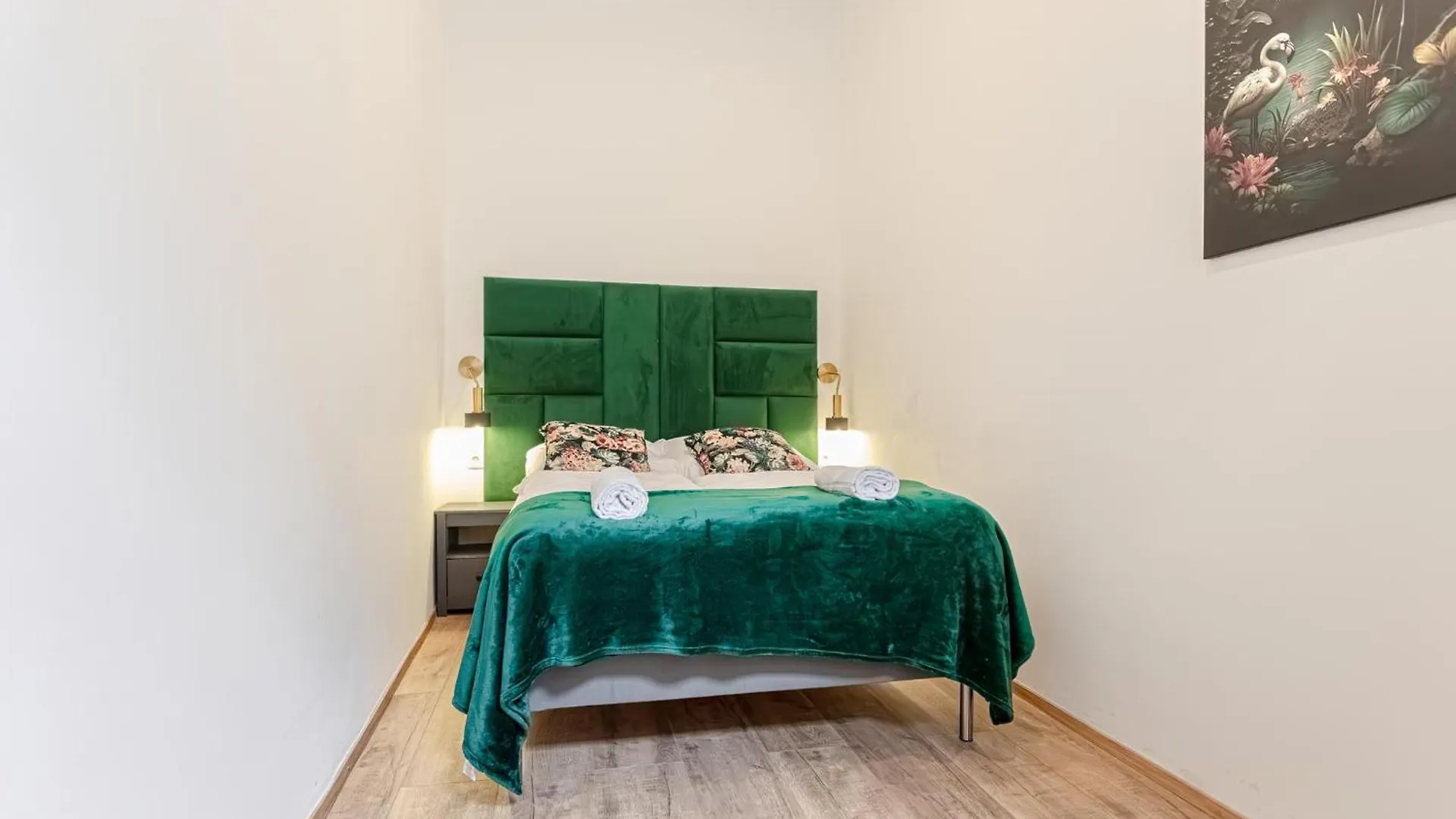 18 Min To City Center Via U3 - Lovely 1Br Ground Floor Gem location