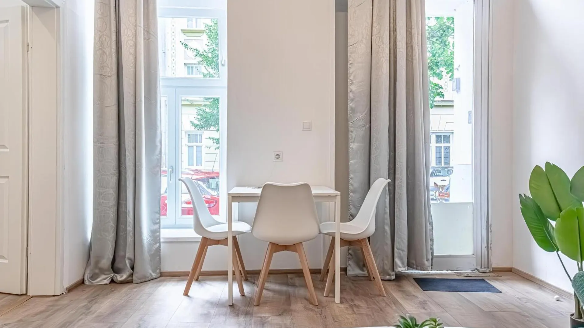 18 Min To City Center Via U3 - Lovely 1Br Ground Floor Gem Vienna Apartment